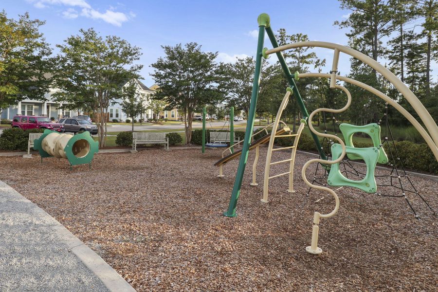 Community amenities in , Summerville (Image 64).
