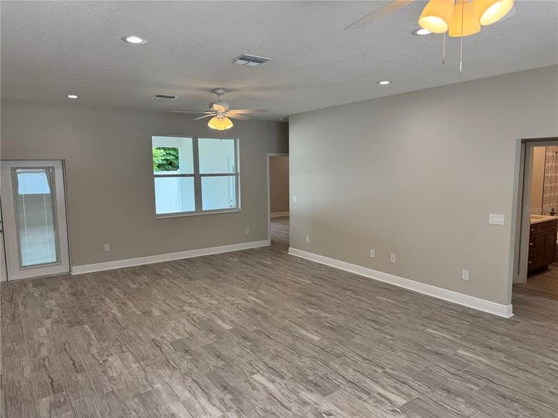 Spacious, unfurnished interior of a new home in , Dade City (Image 71).