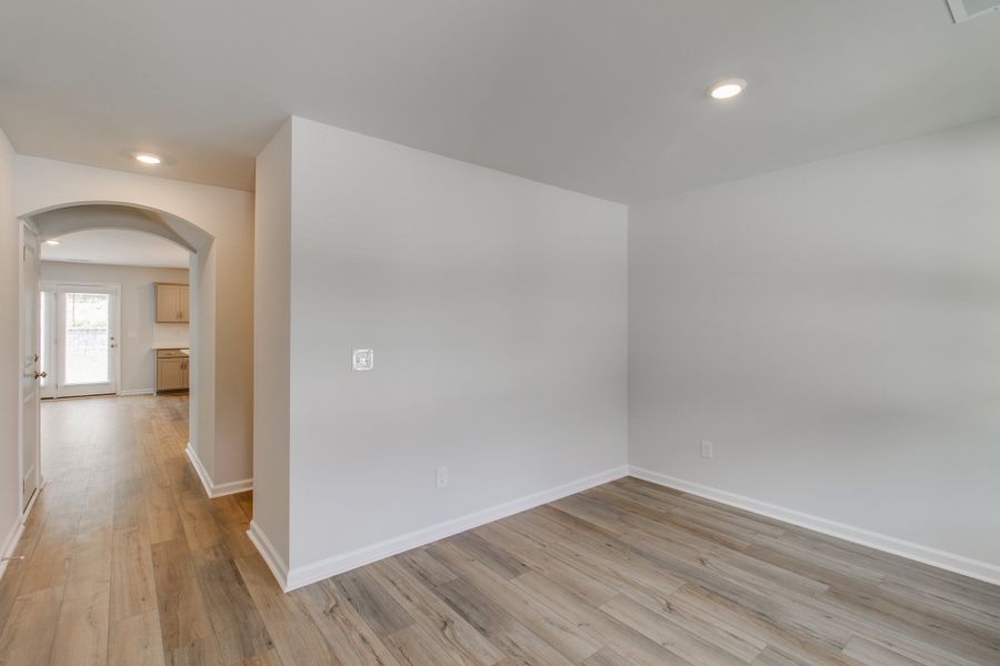Spacious, unfurnished interior of a new home in Bluefield, Lexington (Image 16).