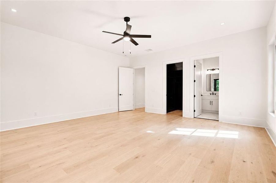 Spacious, unfurnished interior of a new home in , Alpharetta (Image 87).