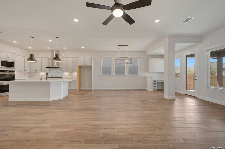 Spacious, unfurnished interior of a new home in Davis Ranch 50', San Antonio (Image 34).