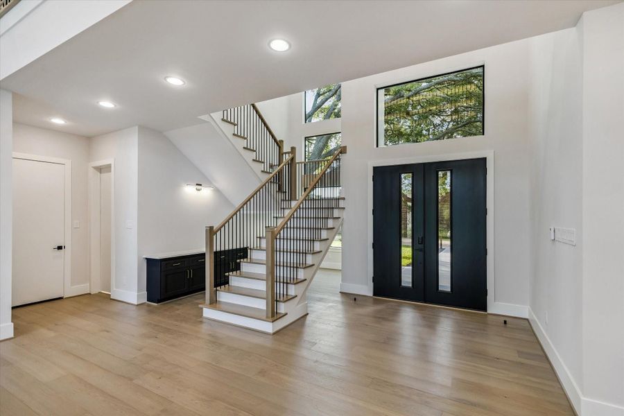 Spacious, unfurnished interior of a new home in , Sugar Land (Image 20).