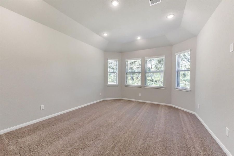 Spacious, unfurnished interior of a new home in Encino Estates, Dayton (Image 5).