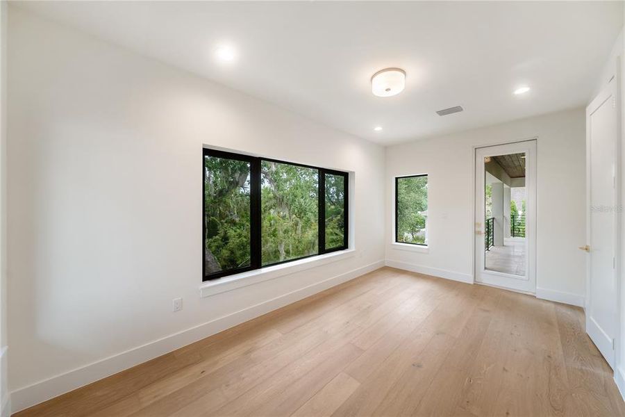 Spacious, unfurnished interior of a new home in , Sarasota (Image 83).