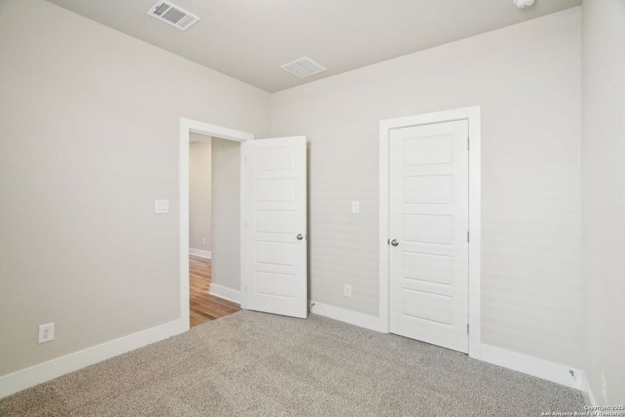 Spacious, unfurnished interior of a new home in Comanche Ridge, San Antonio (Image 28). Spacious, unfurnished interior of a new home in Comanche Ridge, San Antonio (Image 28).