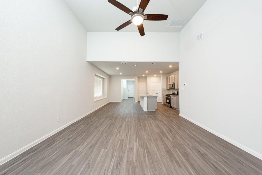 Spacious, unfurnished interior of a new home in River's Edge, Conroe (Image 18).