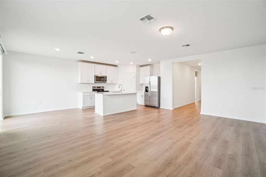 Spacious, unfurnished interior of a new home in Hamilton Bluff - Signature Series, Lake Hamilton (Image 30).