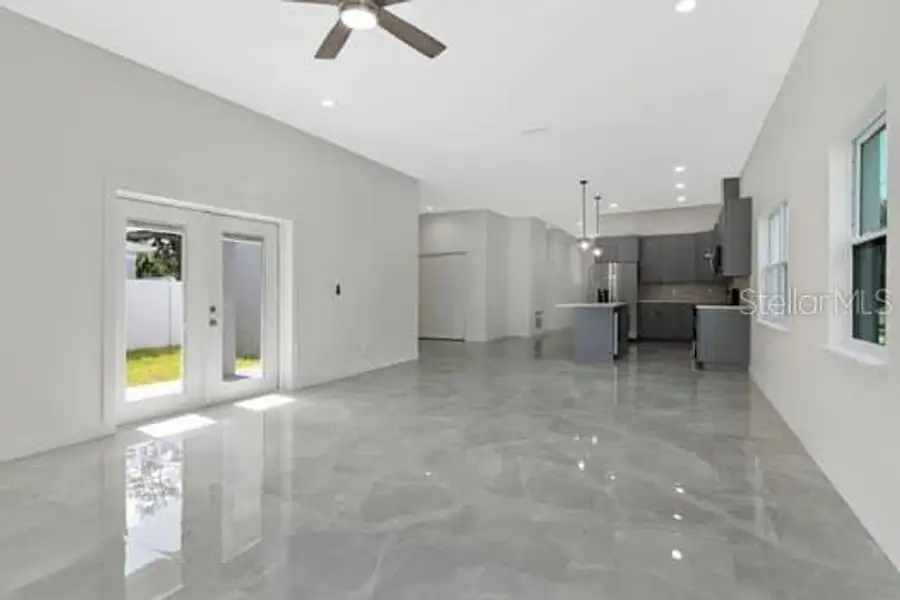 Spacious, unfurnished interior of a new home in , Tampa (Image 31).