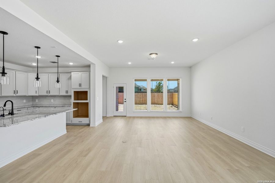 Spacious, unfurnished interior of a new home in Bison Ridge, San Antonio (Image 34).