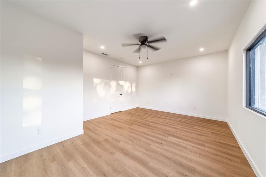 Spacious, unfurnished interior of a new home in , Dallas (Image 23).