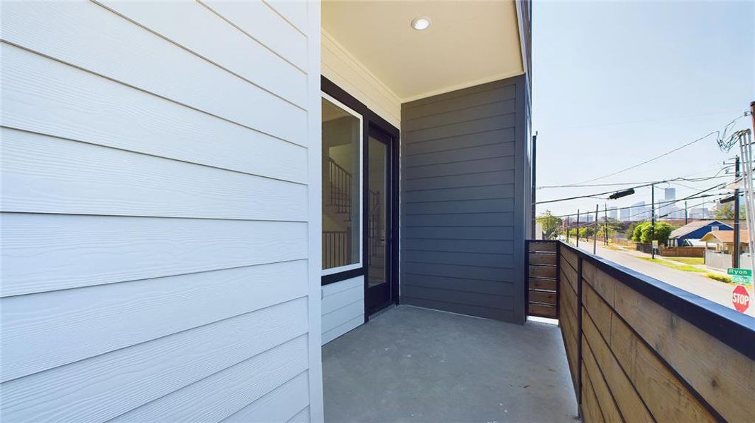 This home features an oversized 18x6 balcony, perfect for relaxing with an afternoon drink while taking in views of downtown.