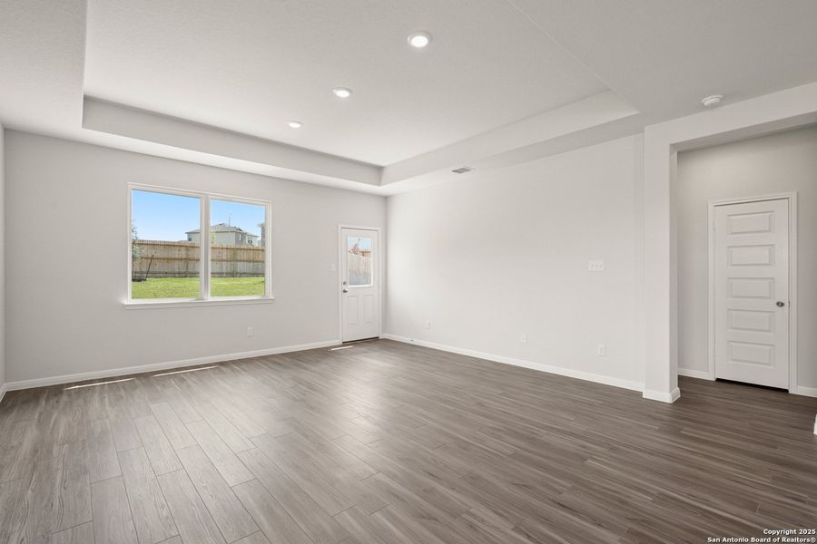 Spacious, unfurnished interior of a new home in Cinco Lakes, San Antonio (Image 13). Spacious, unfurnished interior of a new home in Cinco Lakes, San Antonio (Image 13).