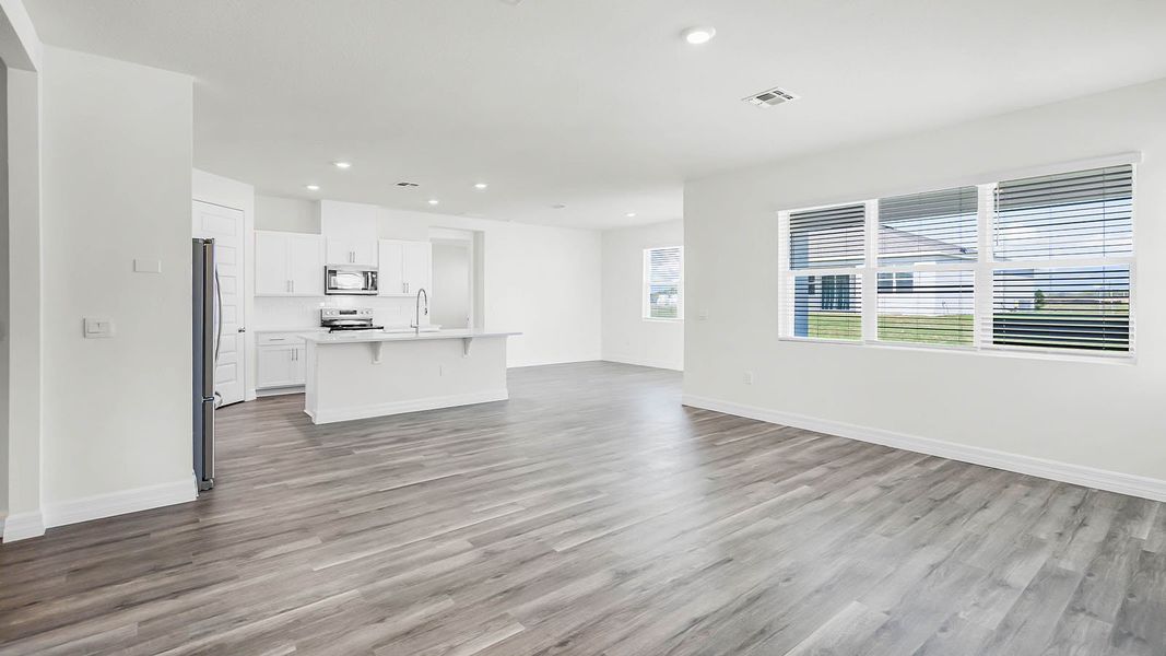 Spacious, unfurnished interior of a new home in Hawthorne Ranch, Lakeland (Image 15).