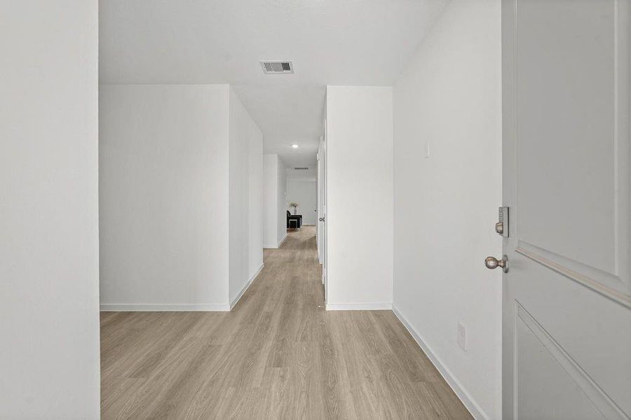 Spacious, unfurnished interior of a new home in Sunterra, Katy (Image 3).
