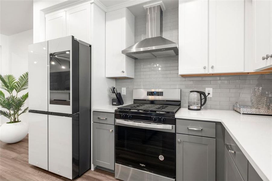 Furnished interior view inside a new home in , Atlanta (Image 11).