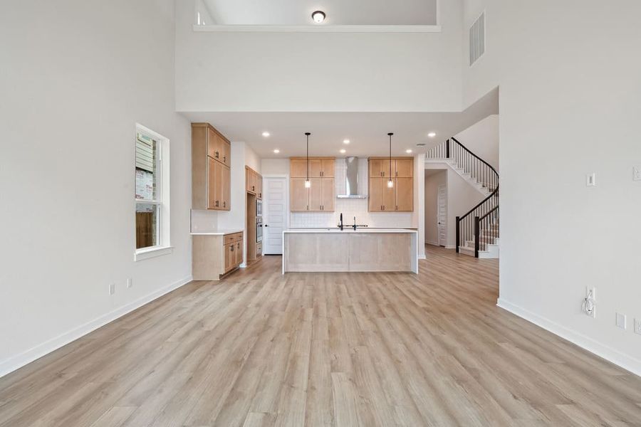 Spacious, unfurnished interior of a new home in Heritage, Dripping Springs (Image 31).
