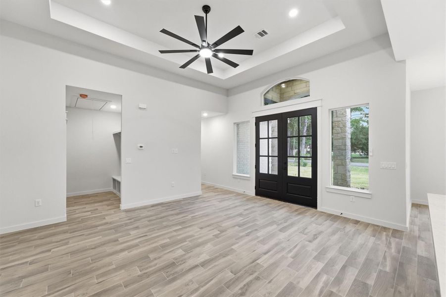 Spacious, unfurnished interior of a new home in , Conroe (Image 28).