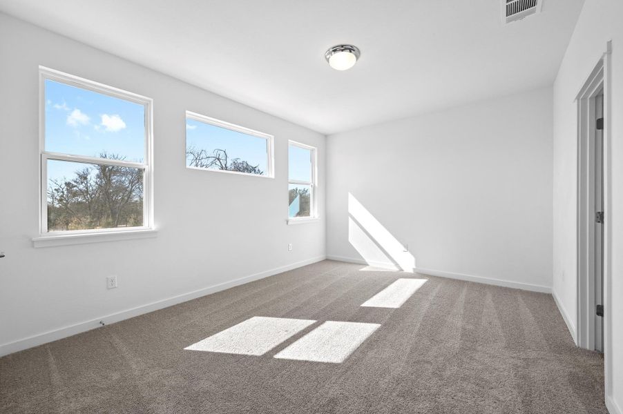 Spacious, unfurnished interior of a new home in , Buda (Image 15).