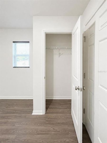 Spacious, unfurnished interior of a new home in Eagle Hammock, Eagle Lake (Image 18).