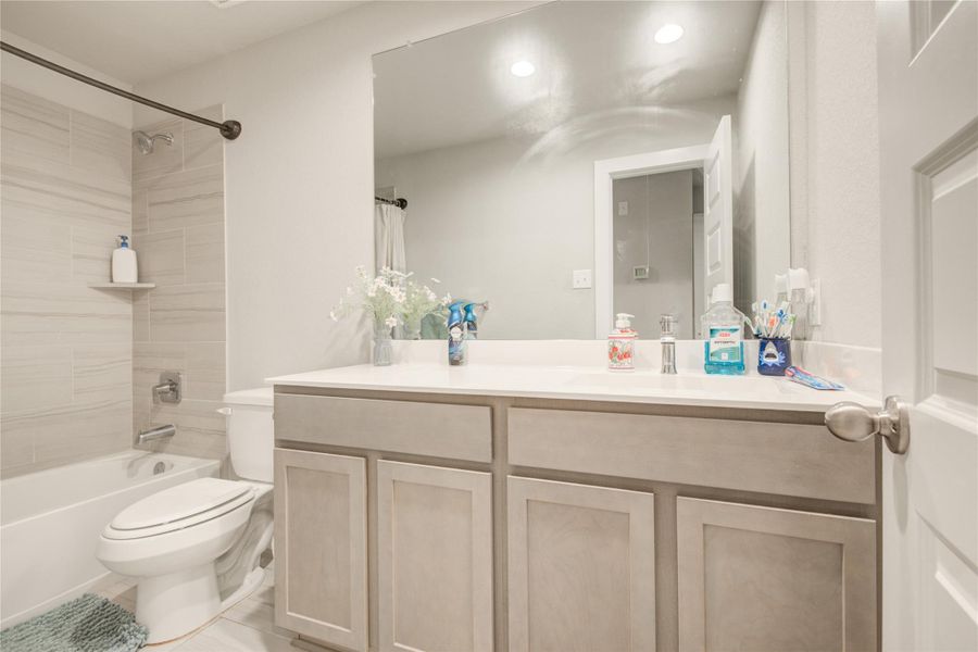 Furnished interior view inside a new home in Breckenridge Park, Rosenberg (Image 37). Furnished interior view inside a new home in Breckenridge Park, Rosenberg (Image 37).