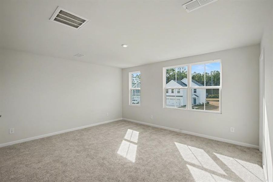 Spacious, unfurnished interior of a new home in Sterling Oaks, Ash (Image 21).