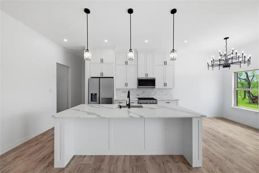 Furnished interior view inside a new home in , Corsicana (Image 3).