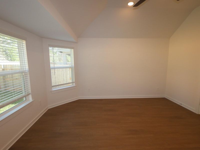 Spacious, unfurnished interior of a new home in Moran Ranch, Willis (Image 28).