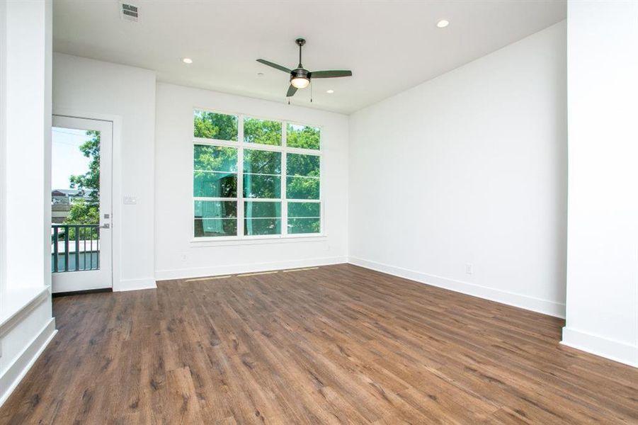 Spacious, unfurnished interior of a new home in , Farmers Branch (Image 16).