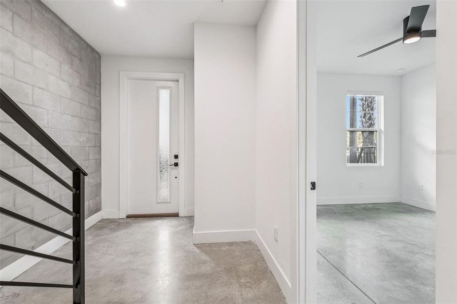 Spacious, unfurnished interior of a new home in , St. Petersburg (Image 25).