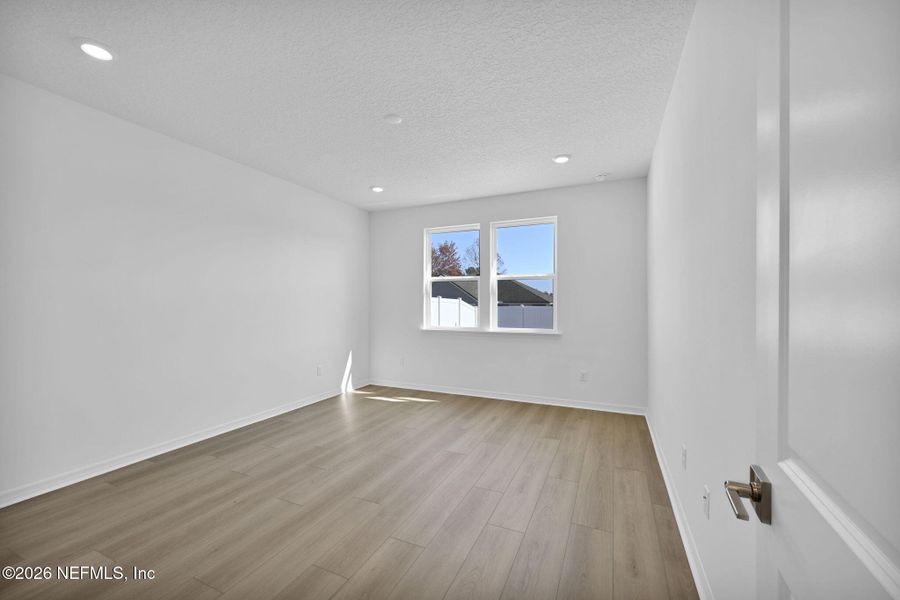 Spacious, unfurnished interior of a new home in Murray Farms, Middleburg (Image 12).