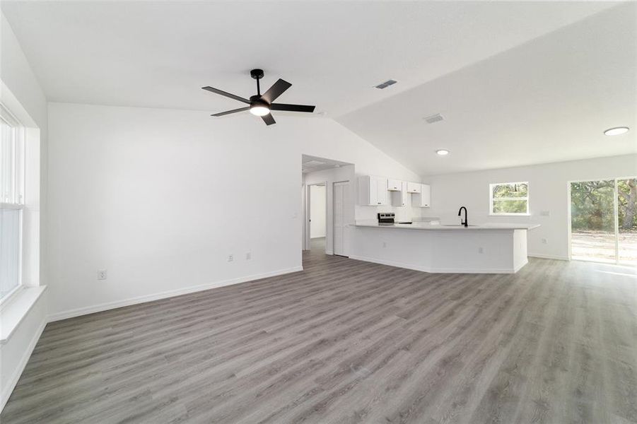 Spacious, unfurnished interior of a new home in , Ocala (Image 40).