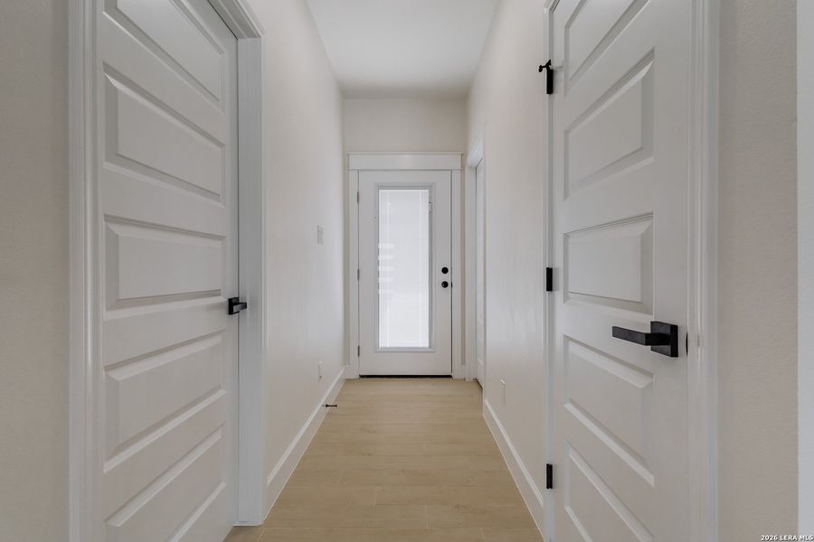 Spacious, unfurnished interior of a new home in , Eagle Pass (Image 16).