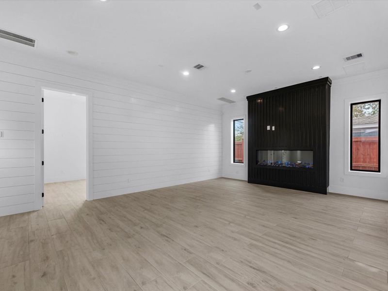 Spacious, unfurnished interior of a new home in , Houston (Image 21).