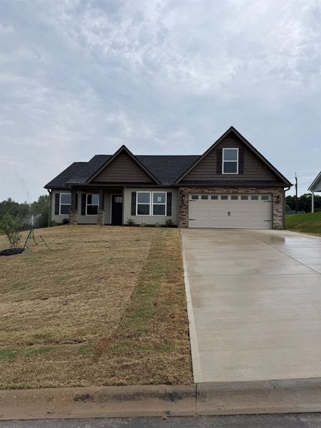 Front exterior of a new home in Alverson Farms, Inman, SC, highlighting curb appeal (Image 1). Front exterior of a new home in Alverson Farms, Inman, SC, highlighting curb appeal (Image 1).