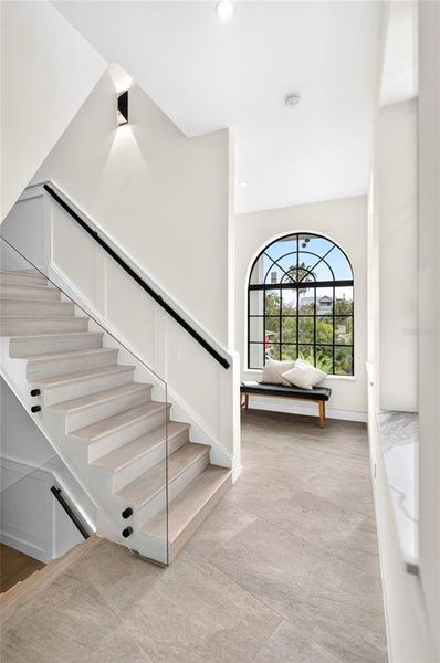 Spacious, unfurnished interior of a new home in , Sarasota (Image 30).