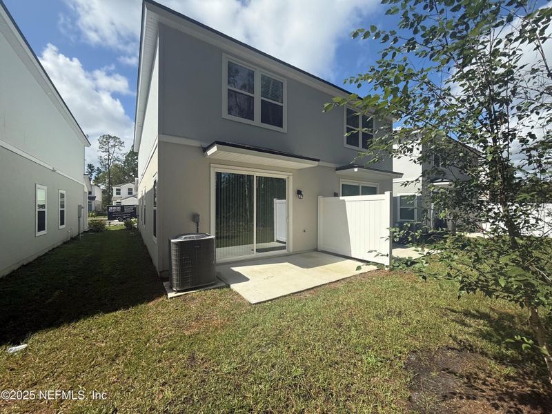 Exterior details and patio area of a home in Hansen Creek, Jacksonville (Image 2).