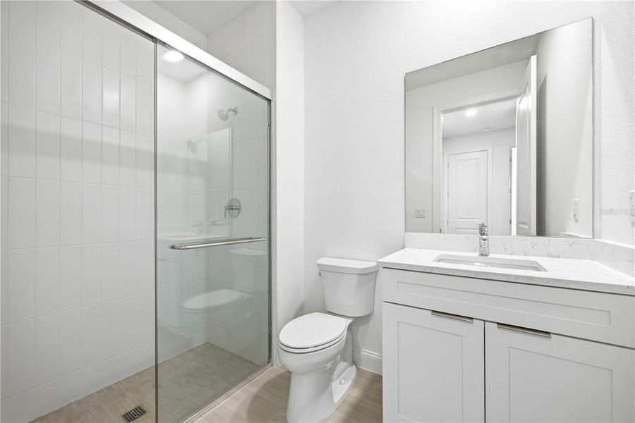 Furnished interior view inside a new home in , Apollo Beach (Image 10).