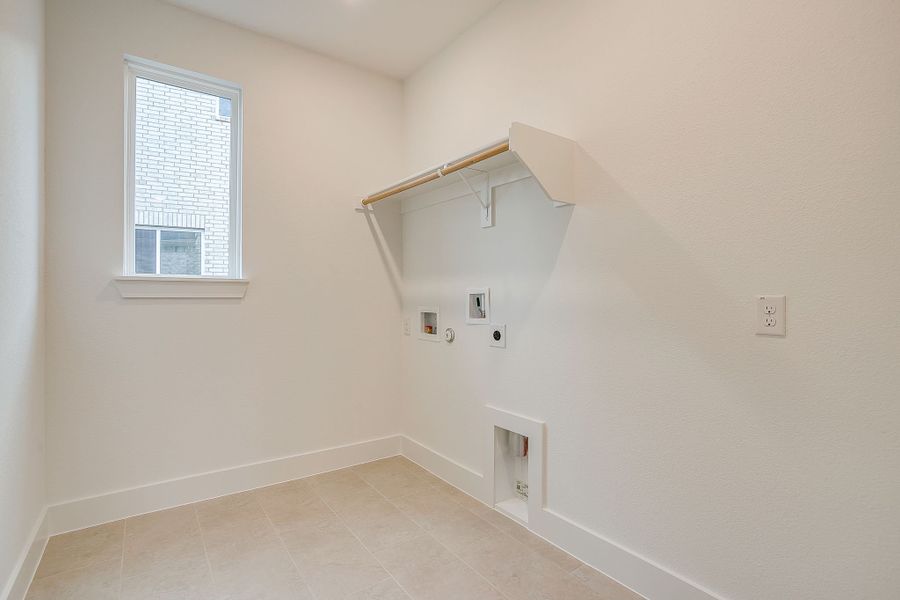 Representative unfurnished interior of a home built from the Valera by Graham Hart Home Builder in Bear Ridge, Burleson (Image 17).