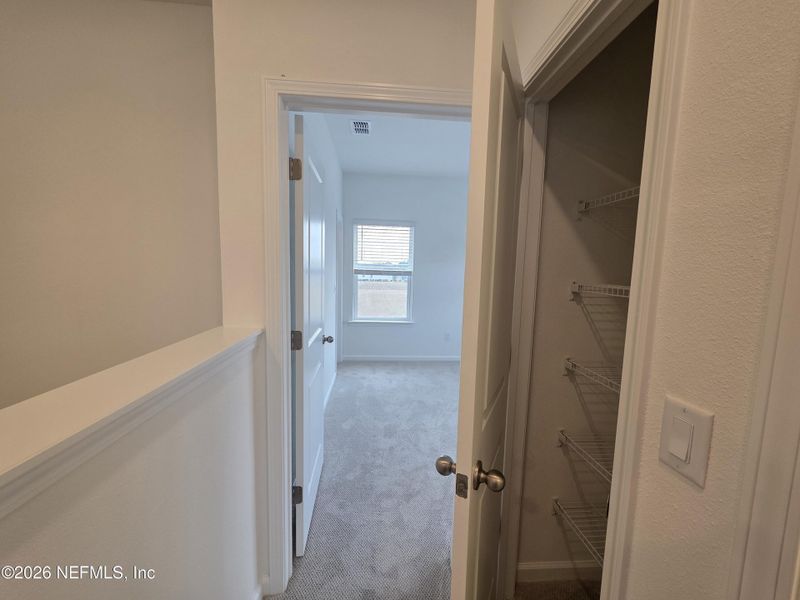 Spacious, unfurnished interior of a new home in Hyland Trail, Green Cove Springs (Image 25).