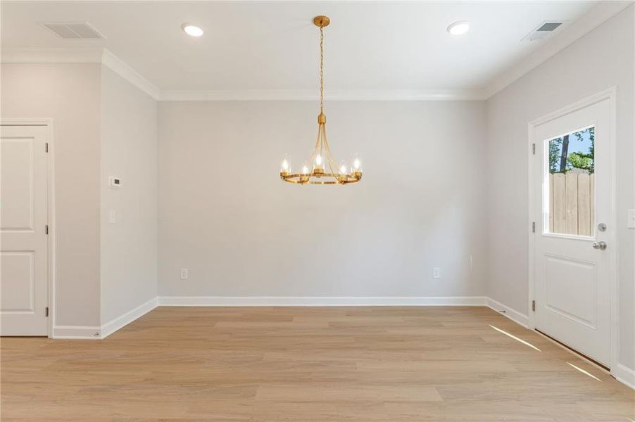 Spacious, unfurnished interior of a new home in Cherokee Township, Acworth (Image 18).