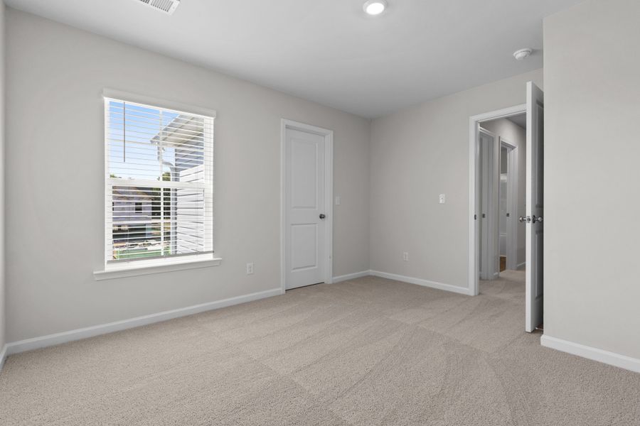 Spacious, unfurnished interior of a new home in Harmon Hill Estates, Hopkins (Image 26).