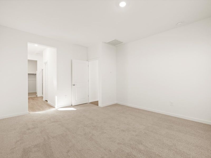 Spacious, unfurnished interior of a new home in Bella Vista Farms Estate Series, San Tan Valley (Image 11).