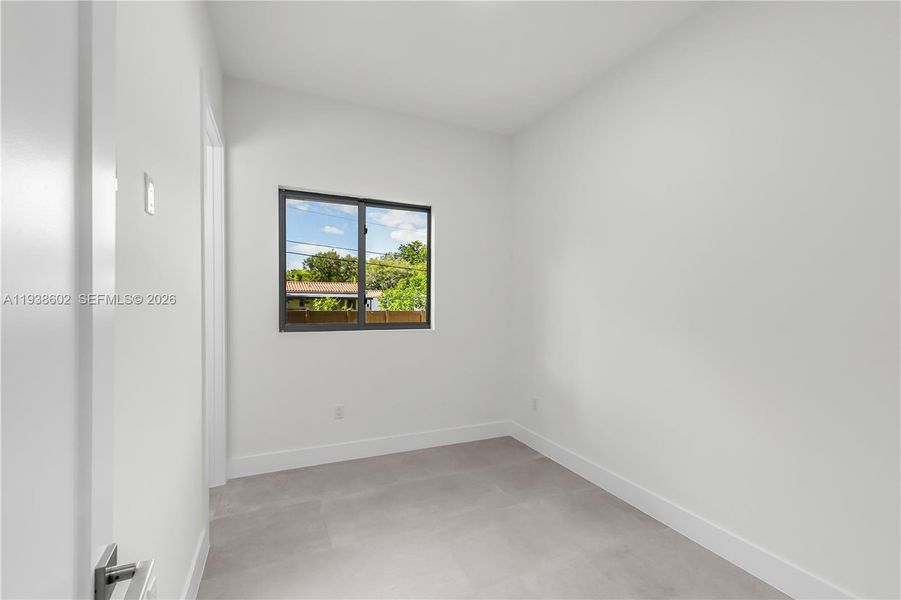 Spacious, unfurnished interior of a new home in , Biscayne Park (Image 39).
