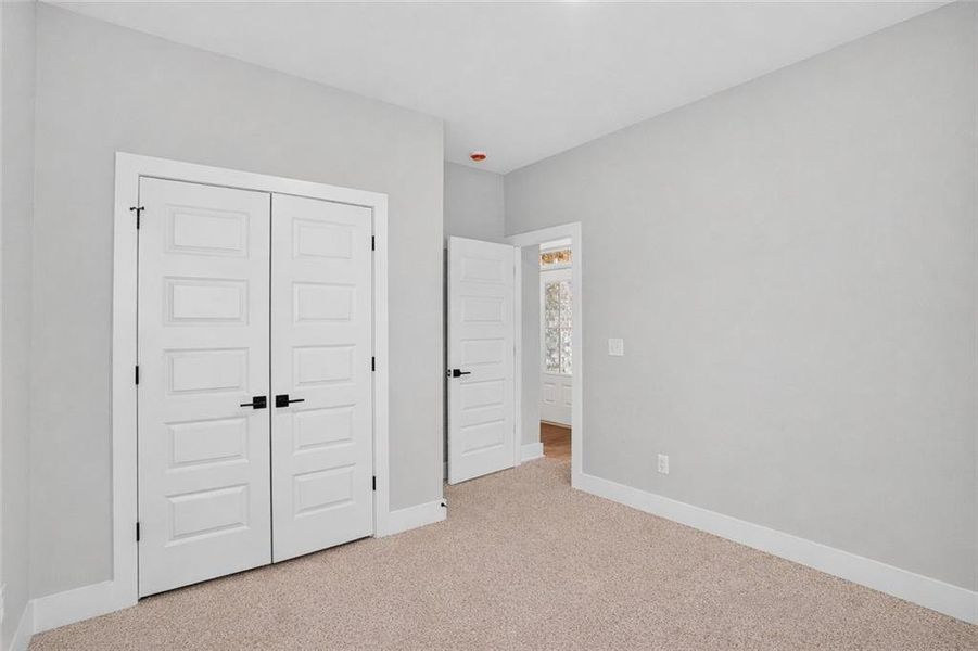 Spacious, unfurnished interior of a new home in The Fairways at Mirror Lake, Villa Rica (Image 21).