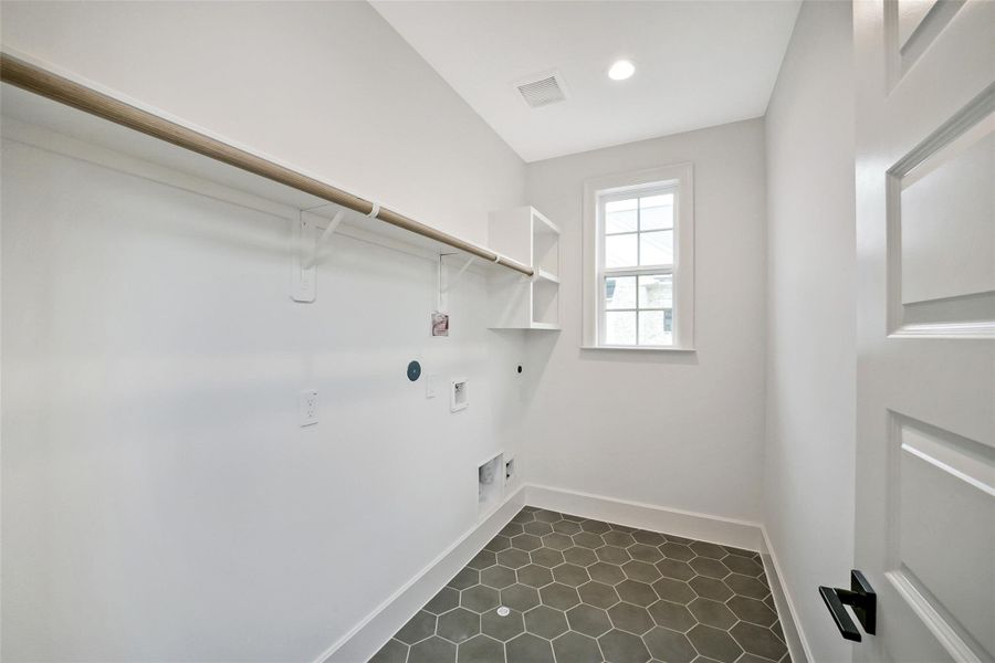 Spacious, unfurnished interior of a new home in Reserve in Memorial, Houston (Image 33). Spacious, unfurnished interior of a new home in Reserve in Memorial, Houston (Image 33).