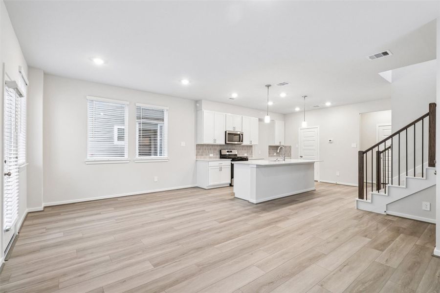 Photo is not of the actual home, but is an inspirational photo of builder’s model home and may depict options, furnishings, and/or decorator features that are not included Photo is not of the actual home, but is an inspirational photo of builder’s model home and may depict options, furnishings, and/or decorator features that are not included