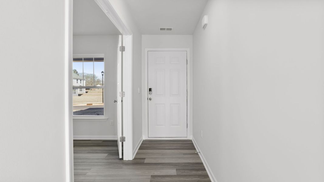 Spacious, unfurnished interior of a new home in Cedar Gap, Fountain Inn (Image 15).
