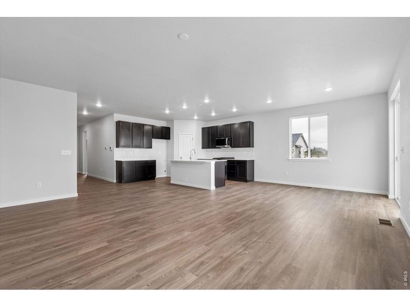 Spacious, unfurnished interior of a new home in Prairie Song, Windsor (Image 16).