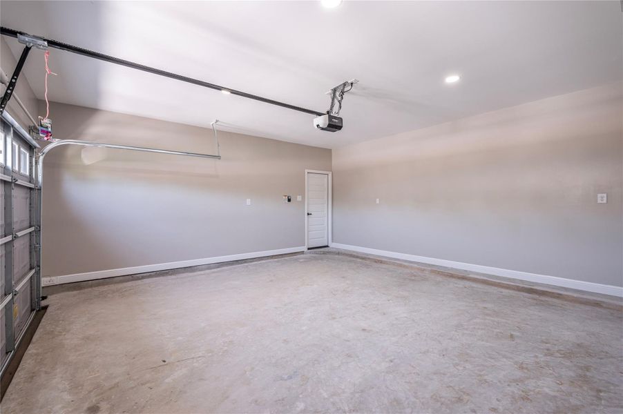 Spacious, unfurnished interior of a new home in , Houston (Image 36).