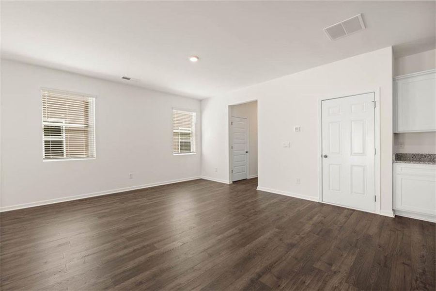 Spacious, unfurnished interior of a new home in Mableton Station, Mableton (Image 7).